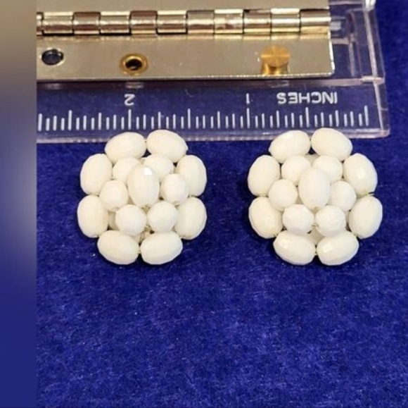 Vintage beaded clip-ons - Picture 6 of 6